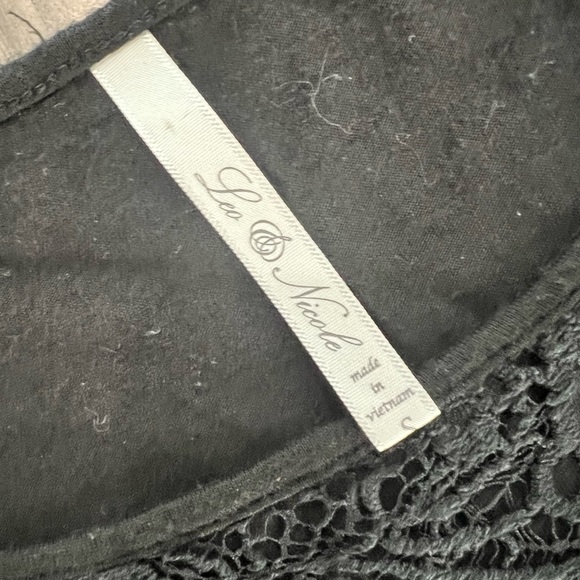 Leo & Nicole Small T-Shirt - Picture 9 of 15